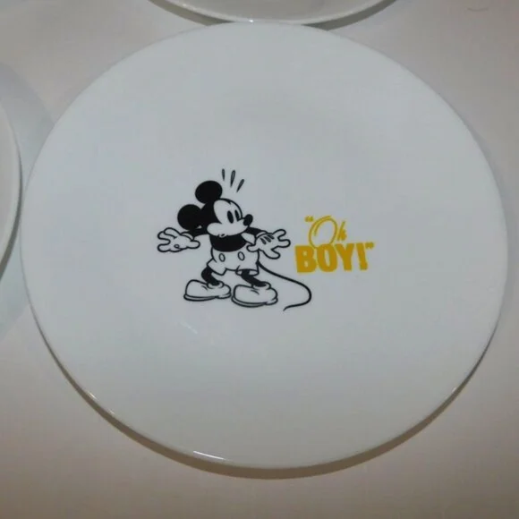 Set 4 Corelle x Disney Mickey Mouse 8.5" round graphic Dinner Plates - Picture 5 of 7